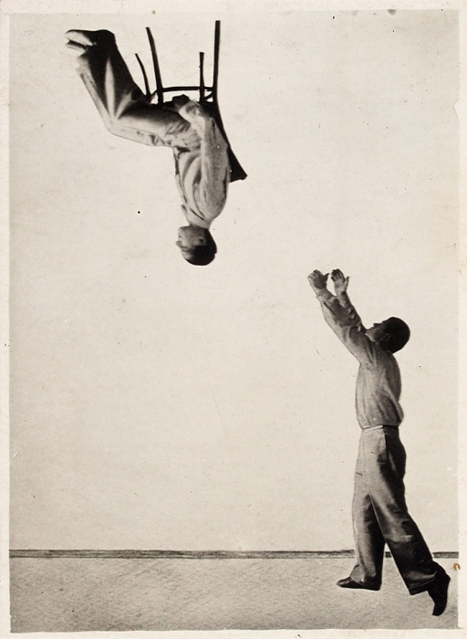 Две фотографии: Акробатический этюд со стулом. [1930-е].
