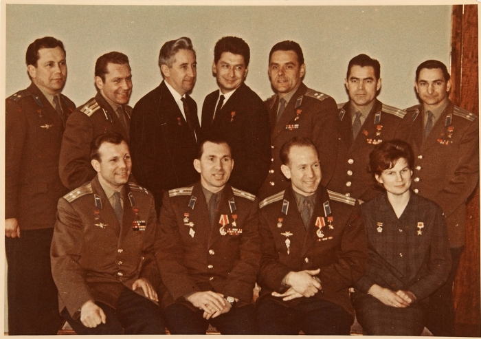 Подборка из пяти фотографий с космонавтами СССР. [1963-1970-е гг.].