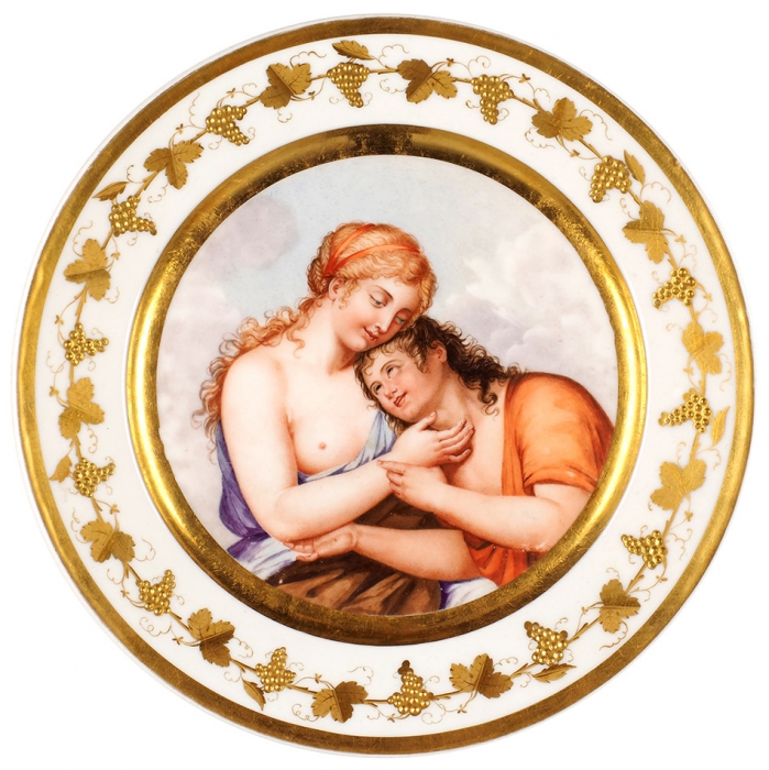 Декоративная тарелка «Вакх и Ариадна». Франция. 1810-е. Фарфор, роспись, золочение. Диаметр 23 см.