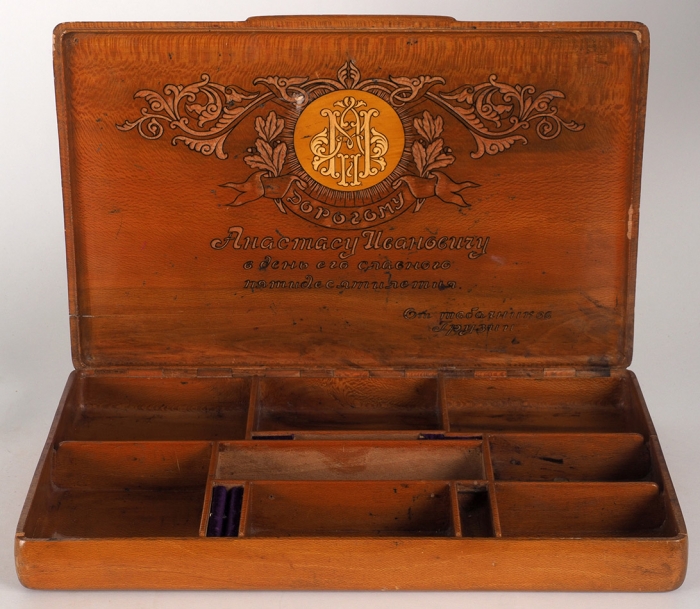 Коробка для папирос, сигар и других курительных принадлежностей, подаренная А.И. Микояну на 50-летие от грузинских табачников. [1945].