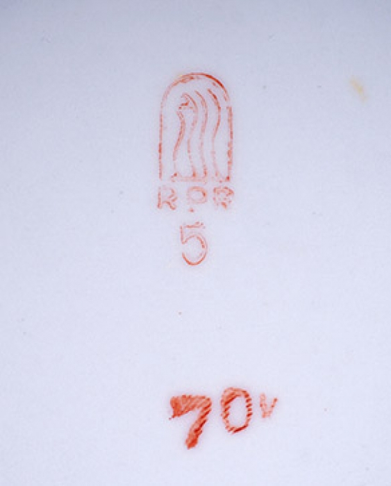 Пепельница оранжевая. Латвийская ССР, Рижский фарфоровый завод. 1970-е. Фарфор, крытье. Размер 12x14,5 см.