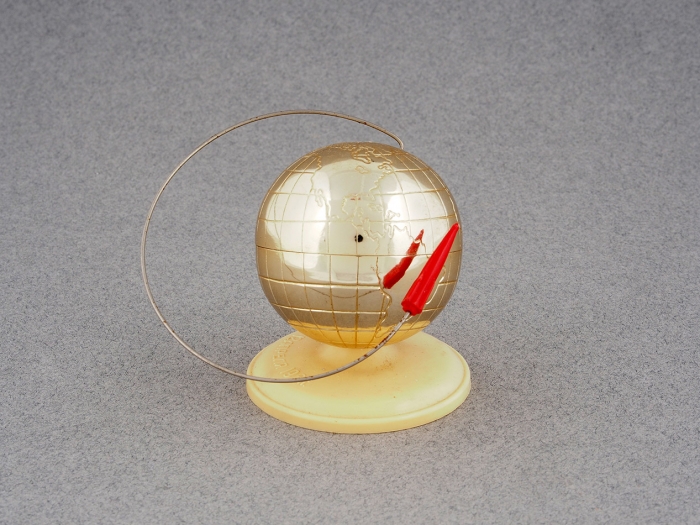 Сувенир-глобус «Первый полет человека в космос 12 апреля 1961 года». СССР, 1960-е гг.