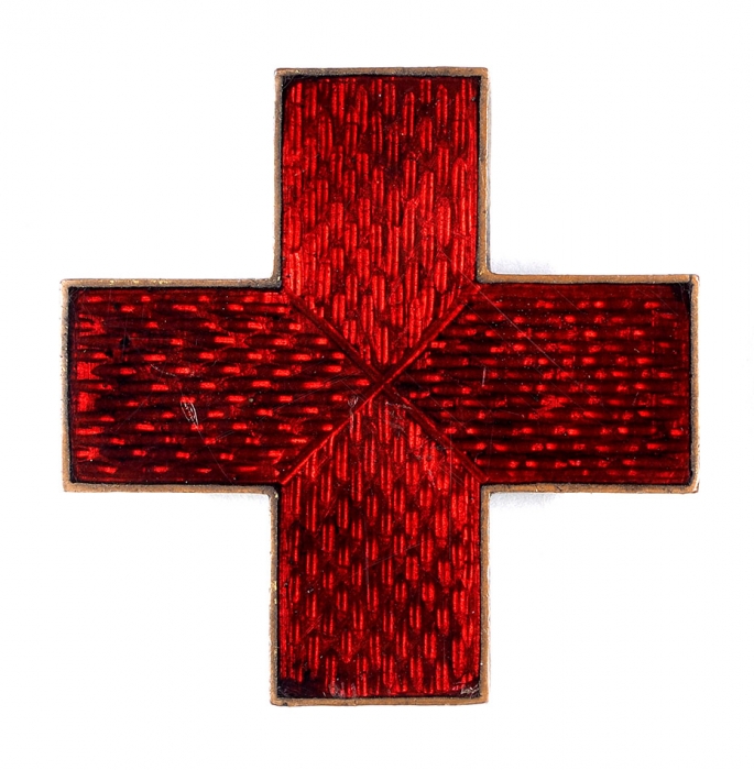 Знак отличия Красного Креста на головной убор военных медиков. [Б.м., 1914-1918].