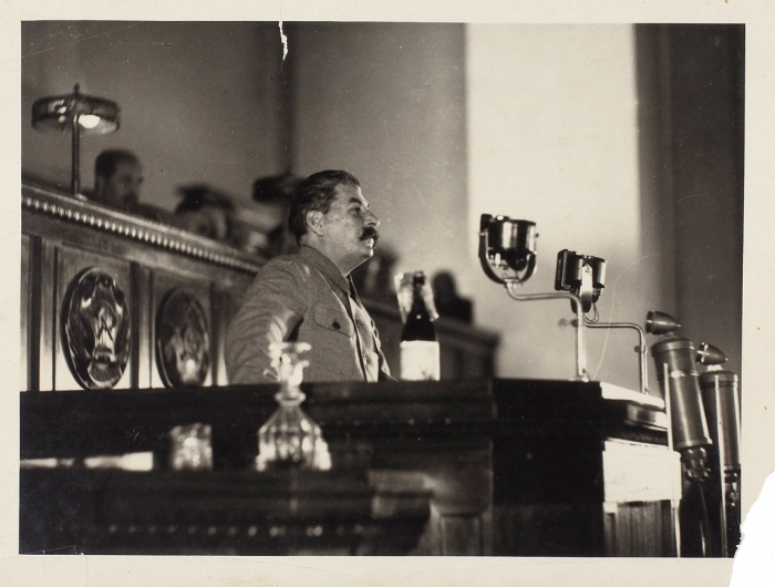 [НЭП vs социализм] Фотография «Сталин делает доклад о проекте конституции СССР» / фото Ф. Кислова. М, ноябрь 1936 г.