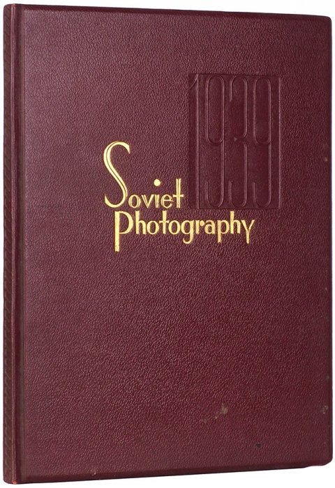 [Парадная книга] Советская фотография. 1939. [Soviet Photography. На англ. яз.] М.: State Publishing House for cinematographical literature, [1939].