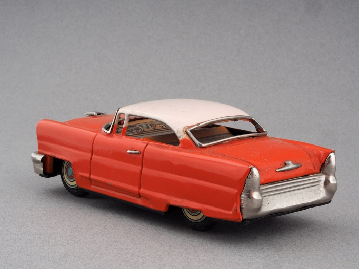 Металлическая инерционная игрушка: Легковой автомобиль Кадиллак. Япония, [1960-е].
