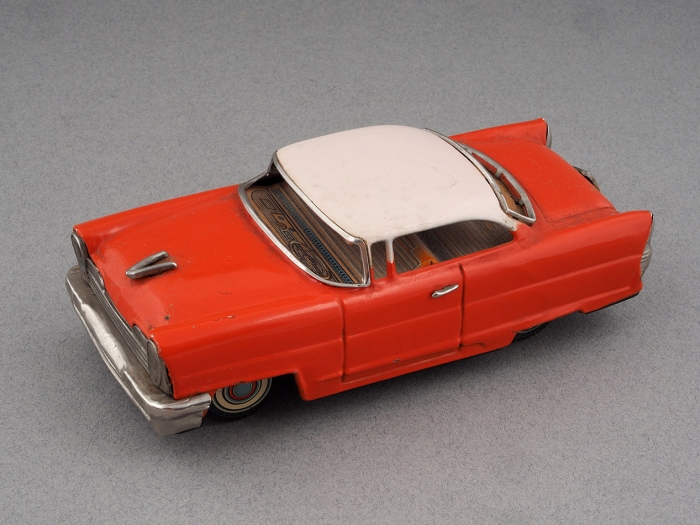 Металлическая инерционная игрушка: Легковой автомобиль Кадиллак. Япония, [1960-е].