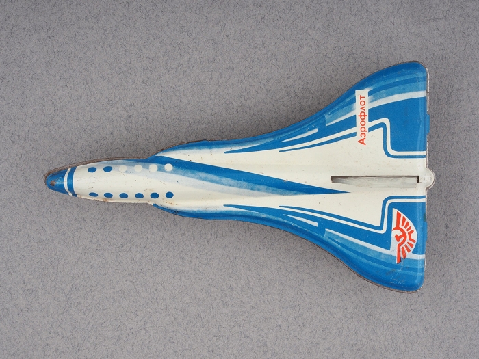 [Аэрофлот быстрее звука...] Сверхзвуковой самолет Ту-144: игрушка. Л.: Завод металлоизделий, 1970-е гг.