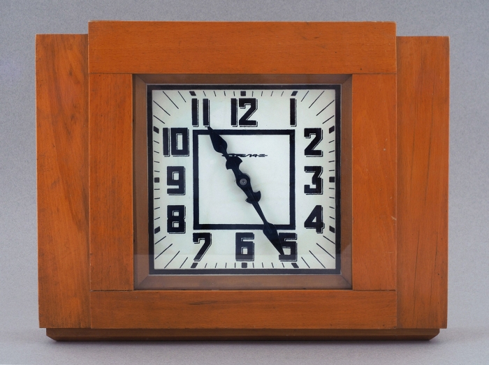 Настенные часы вторичные «Стрела» для установок единого времени учреждений.