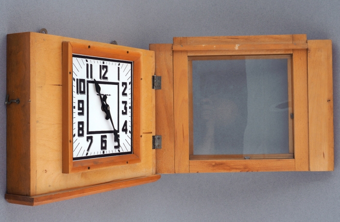 Настенные часы вторичные «Стрела» для установок единого времени учреждений.