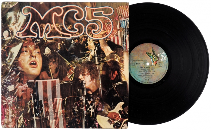 [Дебютный альбом «прото-панков» из коллекции Майка Науменко] Виниловая пластинка с записью выступлений пионеров панк-рока группы «MC5» «Kick Out The Jams». Нью-Йорк, 1968.
