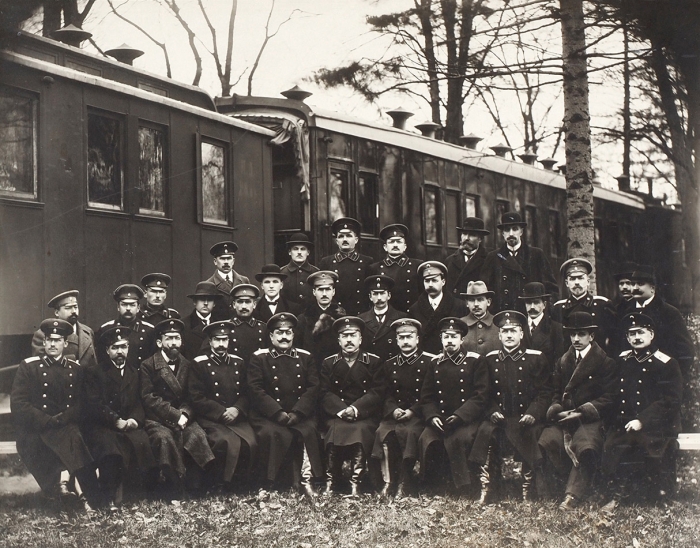 Групповая фотография служащих Министерства путей сообщения. [Витебск, 1916].