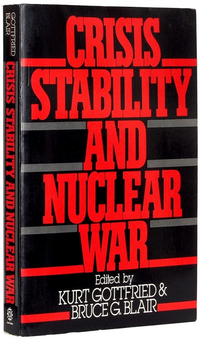 [С автографами советскому разведчику] Готтфрид, К., Блер, Б. [автографы] Кризисная стабильность и ядерная война. [На англ. яз.]. Нью-Йорк, 1988.