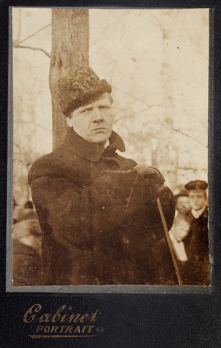 [Редкий сюжет] Фотография: Ф.И. Шаляпин на похоронах художника С.А. Коровина. Октябрь 1908.