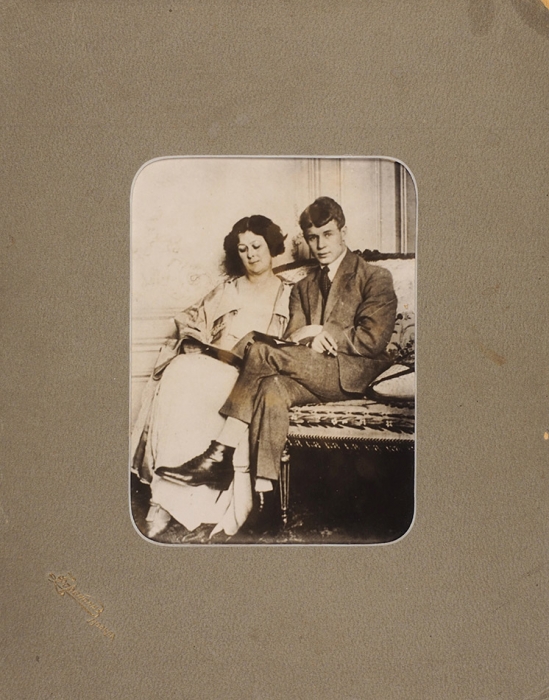 Фотография: Есенин и Айседора Дункан. Берлин, 1922 (ориг. снимок).