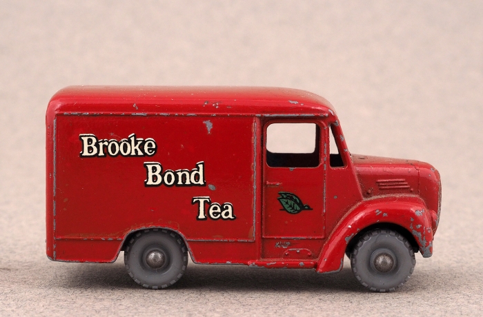 Коллекционная миниатюрная модель грузовика «Brooke Bonde Tea» из серии «Matchbox Series» (№ 35). Великобритания, a Lesney, 1960-е гг.