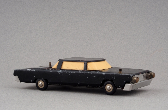 [Недетская игрушка] Пепельница-автомобиль. Калуга, [1970-е гг.].