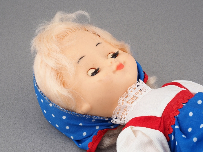 Кукла подарочная «Женя». Для детей от 3 до 8 лет. М.: Московский завод игрушек «Кругозор», 1970-1980-е гг.