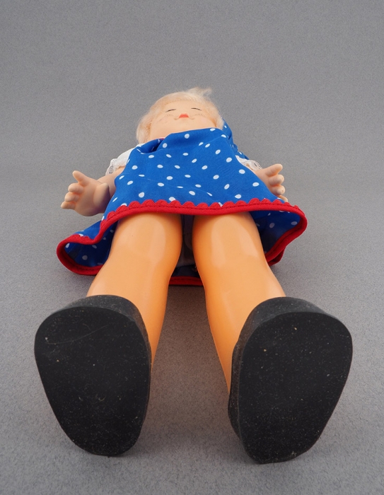 Кукла подарочная «Женя». Для детей от 3 до 8 лет. М.: Московский завод игрушек «Кругозор», 1970-1980-е гг.
