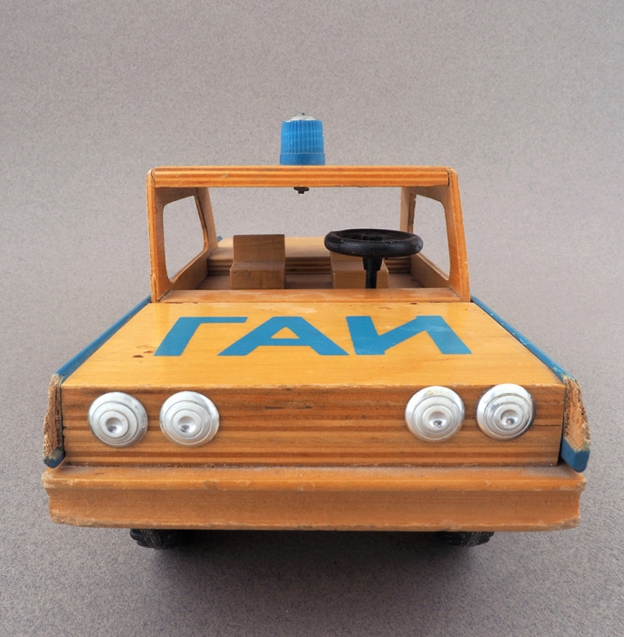 Автомобиль ГАИ: деревянная игрушка для детских садов. Минск, 1980-е гг.